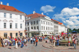 In Estlands zweitgrter Stadt pulsiert das Leben besonders dort, wo sich Studenten treffen. Natrlich auch auf dem Rathausplatz, wie hier whrend der Hansetage.     /      Jaak Nilson / visittartu.com